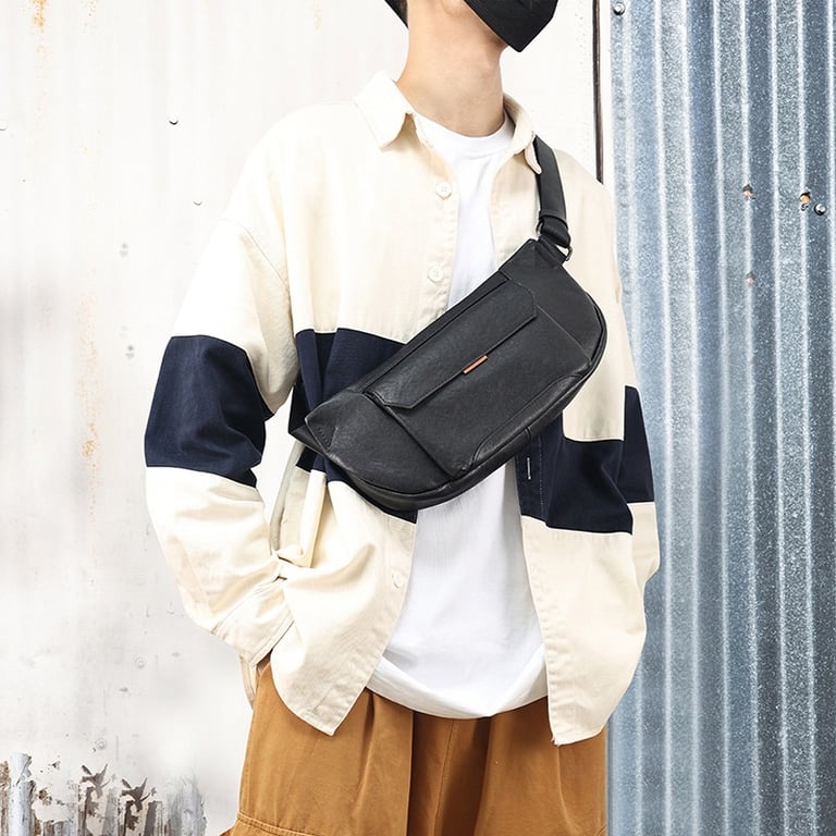 Black Leather Crossbody Bag for Men | Vegetable-Tanned Shoulder Bag thumbnail 3