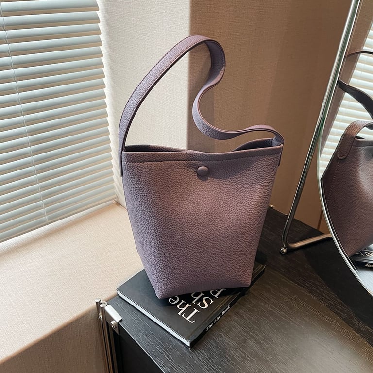 Large-Capacity Pebbled Leather Tote Bucket Bag for Women | Spring thumbnail 1