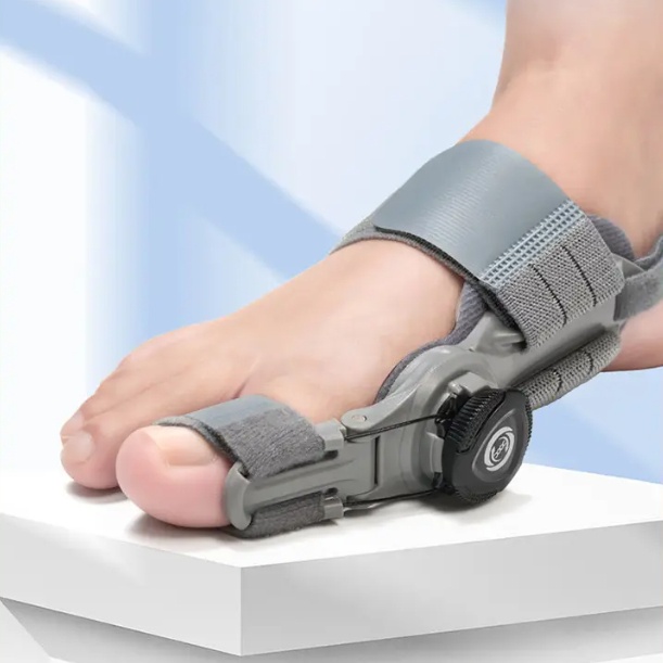 Hallux Valgus Corrector with Multi-Angle Adjustable Knob | Bunion Relief thumbnail 1